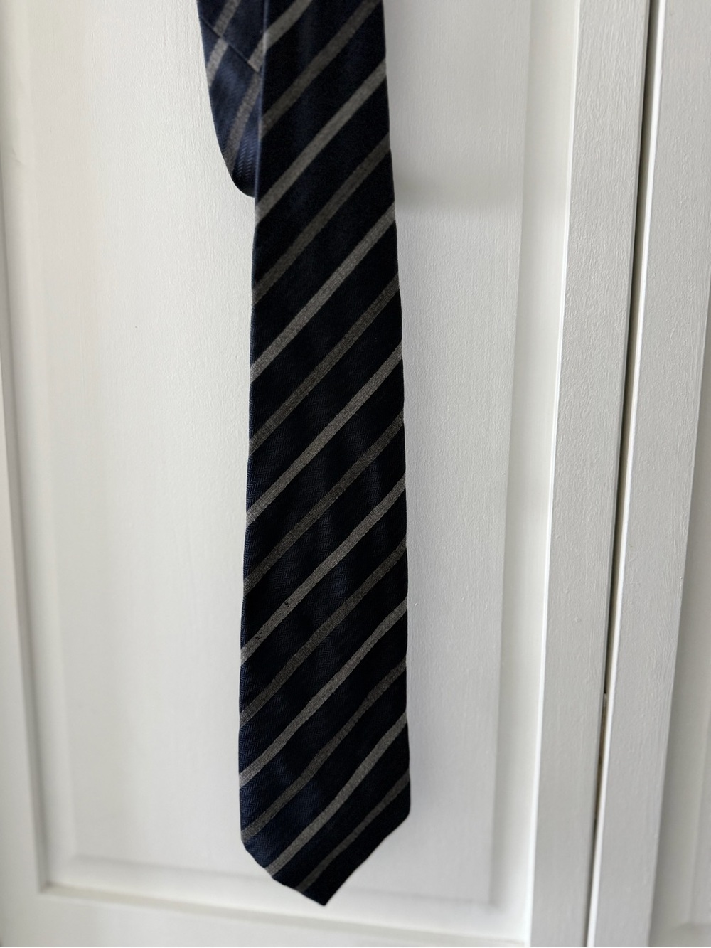 Holt Renfrew Navy Blue Silk Stripe Men's Tie Hand Made in Italy 3 inch